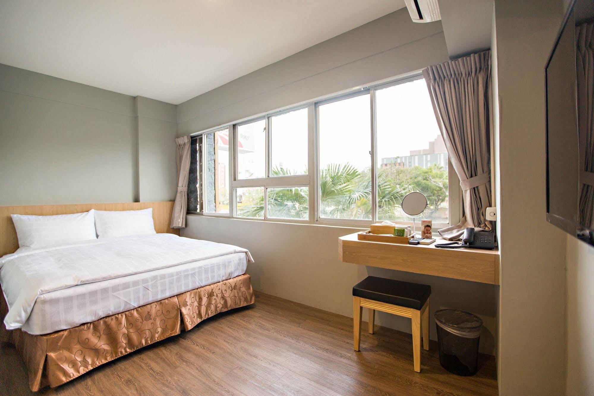 Traveller-Inn Day Moon Hotel T'ai-tung Extérieur photo